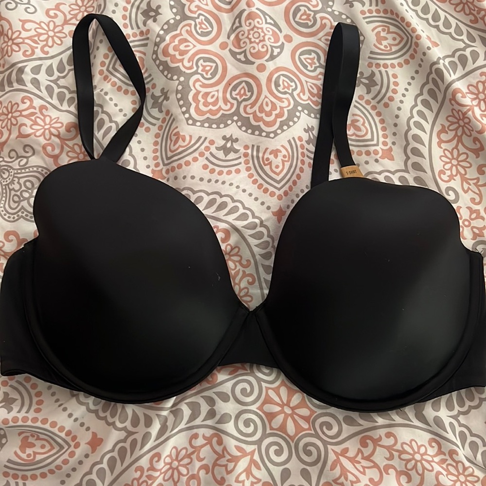 NWT BLACK LIGHTLY LINED TSHIRT BRA